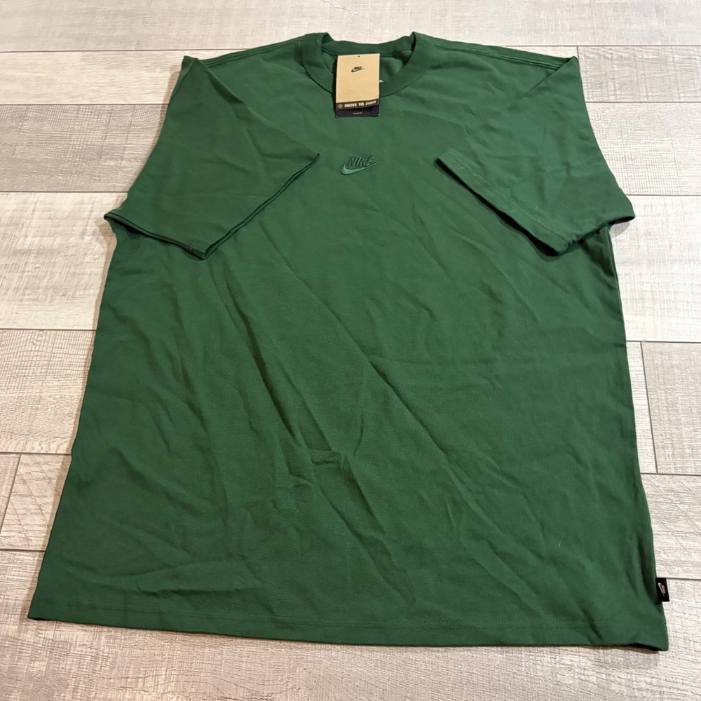 Nike Men's Green T-Shirt